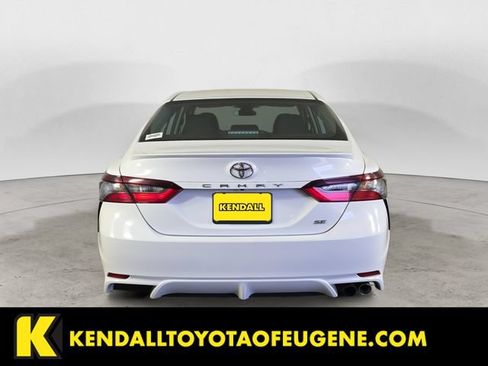 Used 2022 Toyota Camry SE FWD image 6