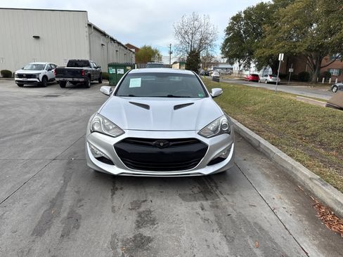 Used 2016 Hyundai Genesis Coupe 3.8 image 5