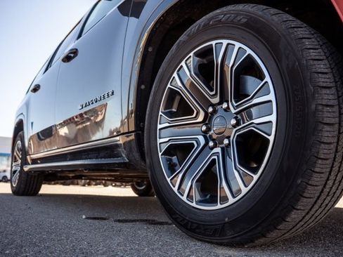 Used 2024 Jeep Wagoneer L Series II w/ Flexible Seating Group image 12