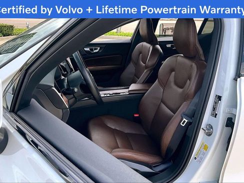 Used 2025 Volvo V60 B5 Cross Country Plus image 32