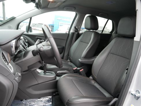 Used 2022 Chevrolet Trax LT w/ Sport Edition image 34