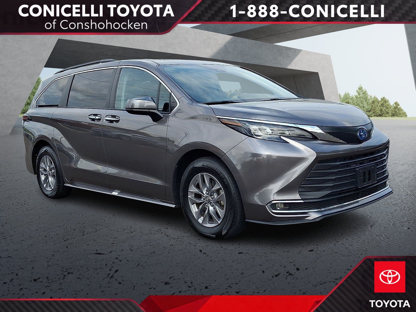Used 2024 Toyota Sienna XLE FWD image 1