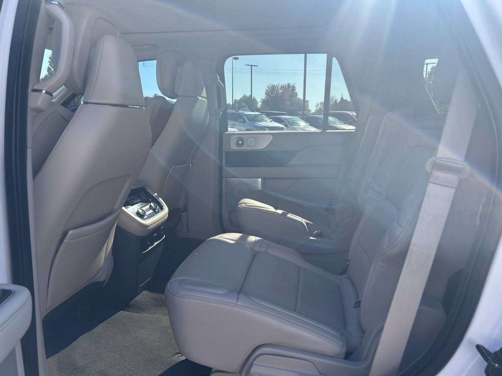 Used 2018 Lincoln Navigator Reserve w/ Technology Package AWD/4WD image 25
