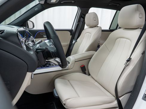 New 2026 Mercedes-Benz GLB 250 4MATIC image 13