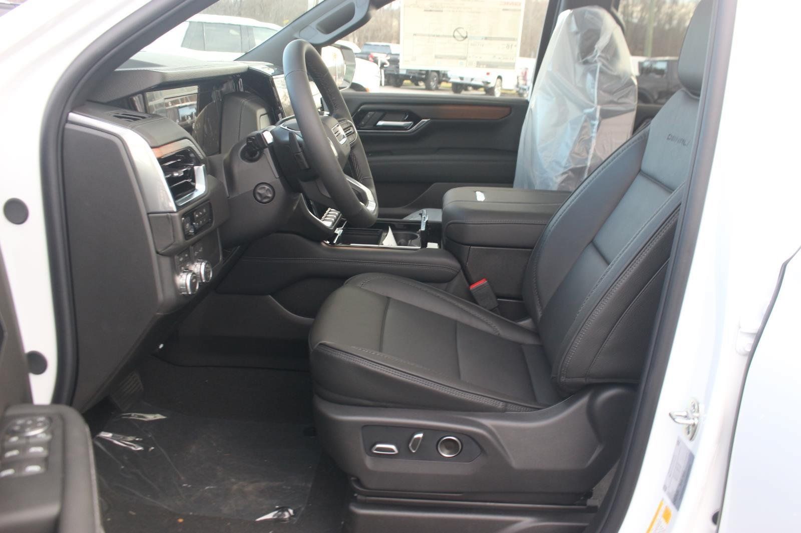 New 2026 GMC Yukon XL Denali w/ Sun & Power Step Package AWD/4WD image 14