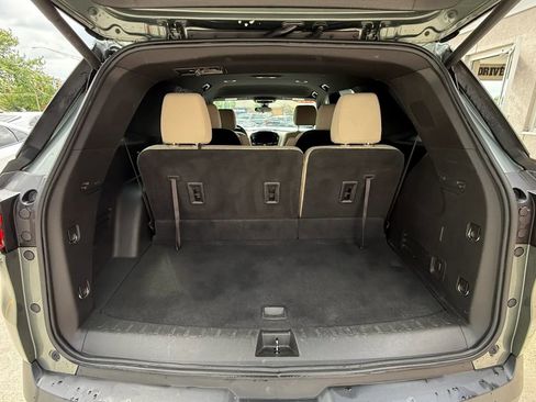 Used 2022 Chevrolet Traverse LT FWD image 22