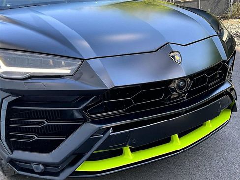 Used 2022 Lamborghini Urus AWD/4WD image 32