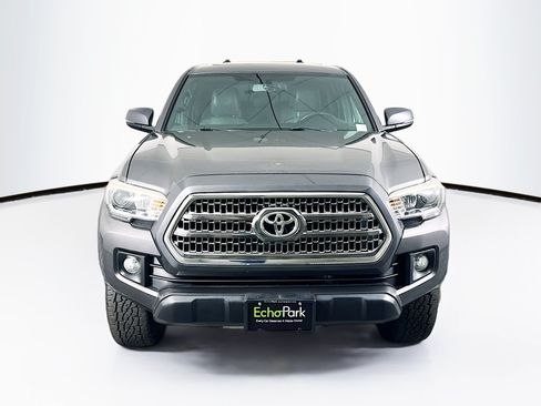 Used 2017 Toyota Tacoma TRD Off-Road AWD/4WD image 2