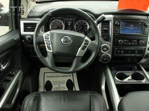Used 2018 Nissan Titan SL AWD/4WD image 30