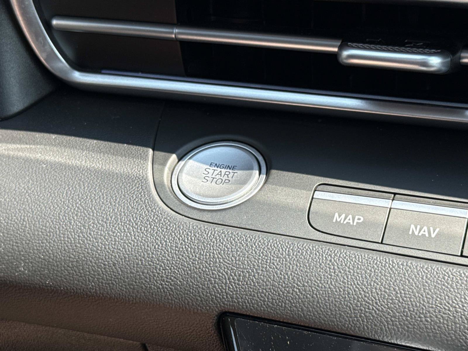 Certified 2024 Hyundai Elantra Limited FWD image 15