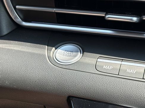 Certified 2024 Hyundai Elantra Limited FWD image 15