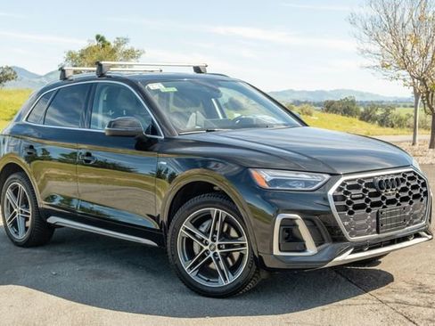 Used 2021 Audi Q5 e Premium Plus w/ Premium Plus Package image 3