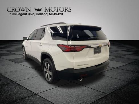 Used 2023 Chevrolet Traverse LT w/ LT Premium Package AWD/4WD image 4