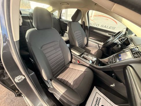 Used 2020 Ford Fusion SE image 26