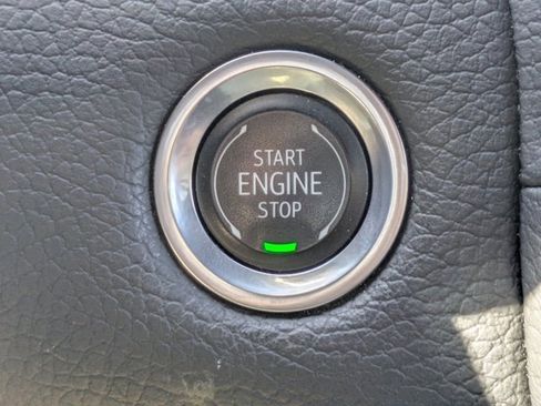 Used 2024 GMC Yukon XL Denali image 26