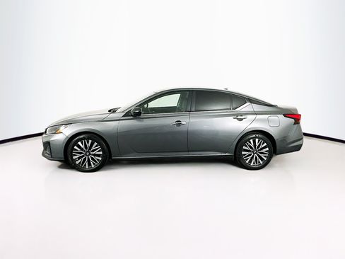 Used 2024 Nissan Altima 2.5 SV FWD image 4