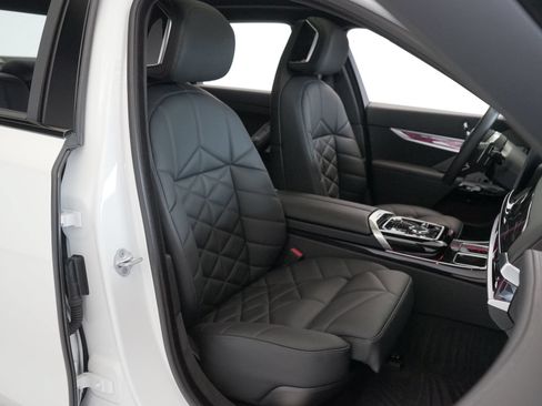 Used 2025 BMW 740i RWD image 4