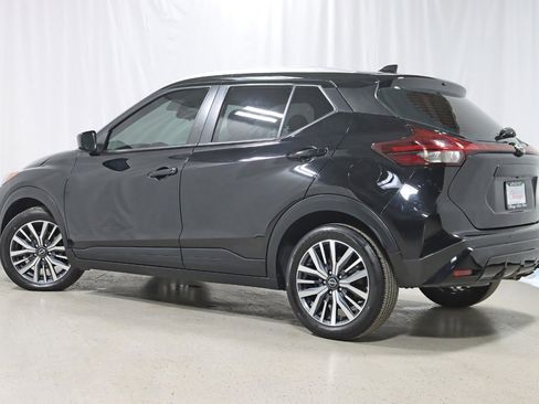 Used 2022 Nissan Kicks SV image 9