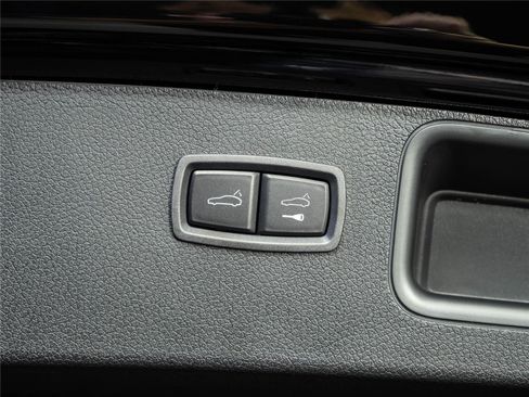 New 2026 Porsche Macan Turbo AWD/4WD image 32