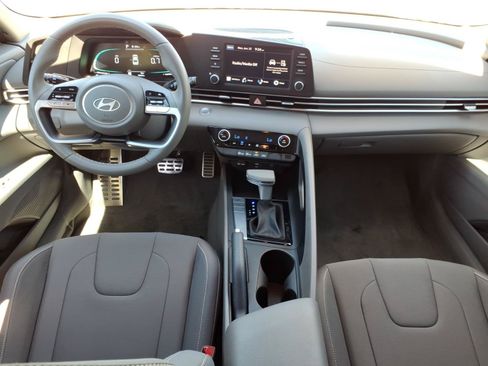 Certified 2025 Hyundai Elantra Sport FWD image 15