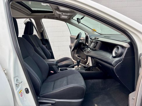 Used 2016 Toyota RAV4 XLE AWD/4WD image 7
