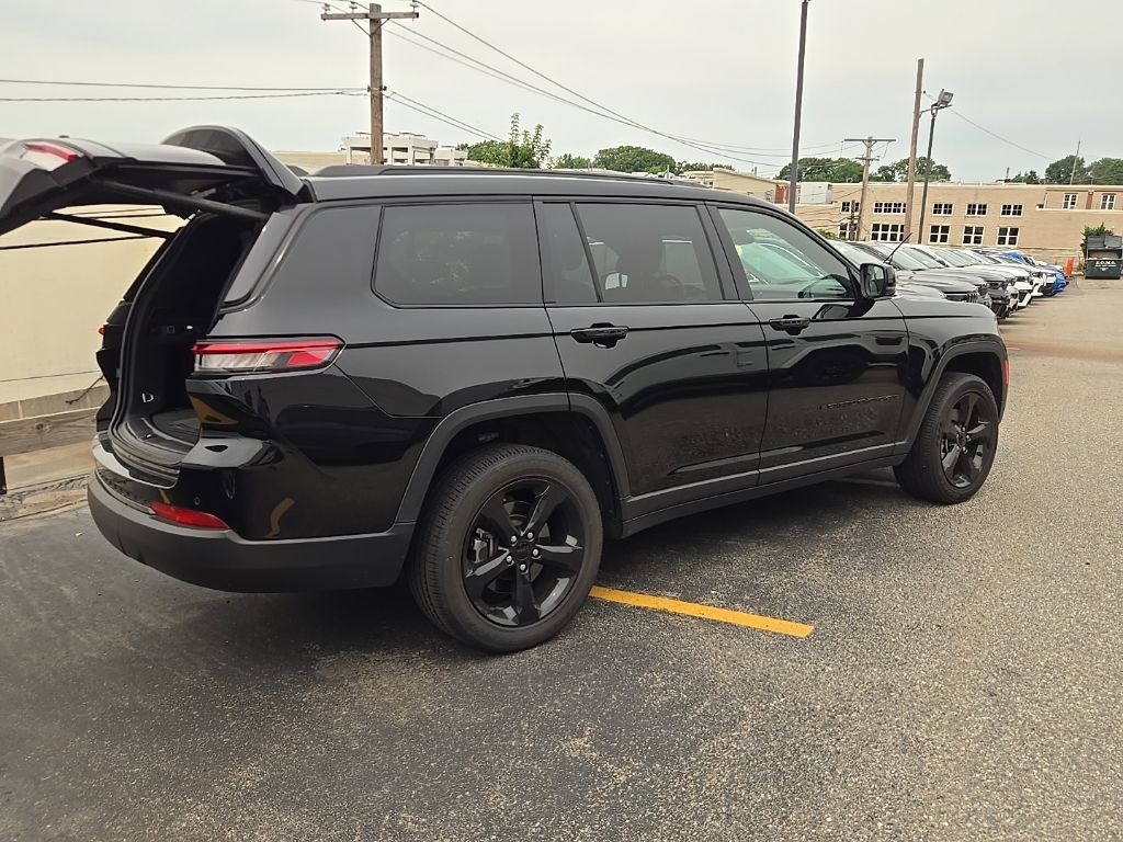 Used 2023 Jeep Grand Cherokee L Laredo AWD/4WD image 13