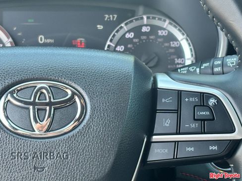 Used 2023 Toyota Highlander XSE image 22