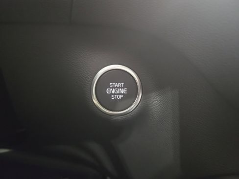 New 2026 Volvo XC40 B5 Plus w/ Climate Package image 17