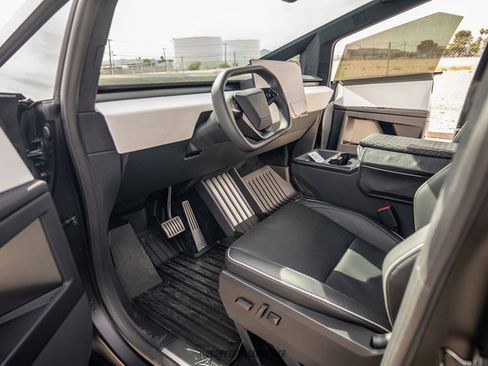 Used 2024 Tesla Cybertruck Cyberbeast AWD/4WD image 27