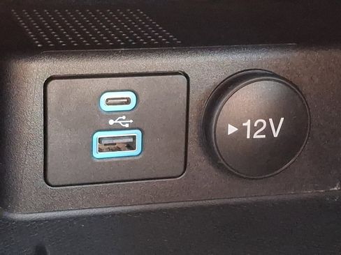 Certified 2022 Ford Escape SE w/ SE Sport Appearance Package image 24