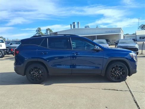 Used 2022 GMC Terrain SLT w/ Tech Package image 4