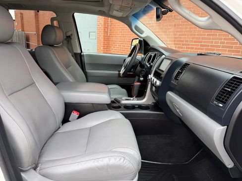 Used 2014 Toyota Sequoia Platinum image 20