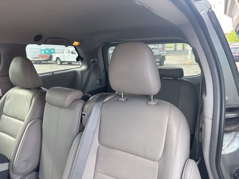 Used 2017 Toyota Sienna XLE image 20