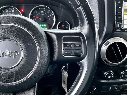 Used 2017 Jeep Wrangler Unlimited Sahara image 11