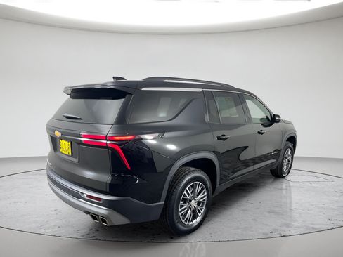 Used 2025 Chevrolet Traverse LT AWD/4WD image 3
