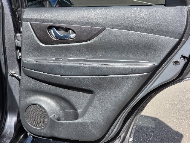 Used 2020 Nissan Rogue SV w/ Premium Package AWD/4WD image 16