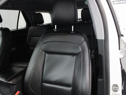 Used 2021 Ford Explorer XLT w/ Equipment Group 202A image 18