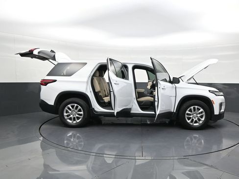 Used 2023 Chevrolet Traverse LS image 29