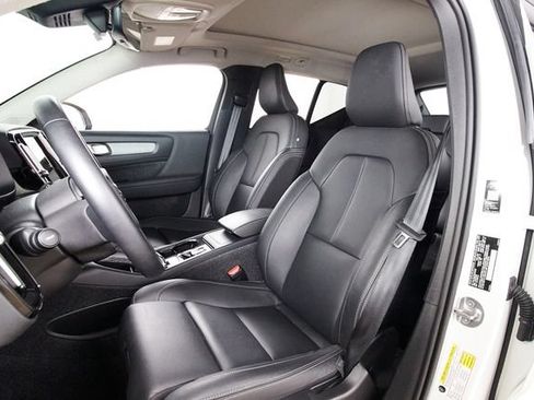 Certified 2026 Volvo XC40 B5 Plus AWD/4WD image 18