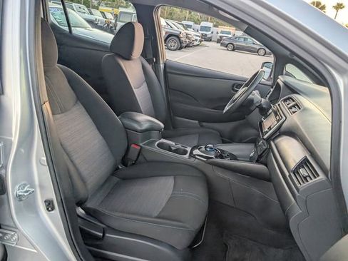 Used 2019 Nissan Leaf SV w/ SV Technology Package image 16