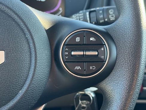 Used 2023 Kia Soul LX image 17