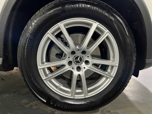 Certified 2025 Mercedes-Benz GLC 300 4MATIC image 9