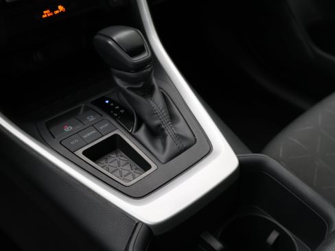 Certified 2024 Toyota RAV4 XLE FWD image 32