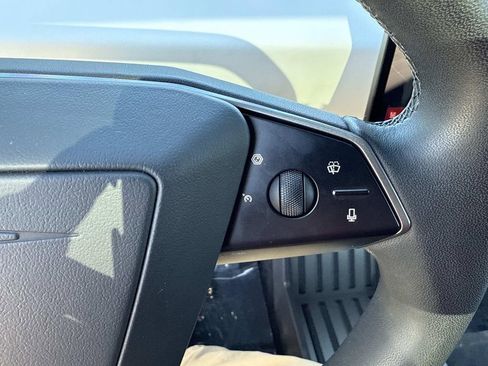 Used 2024 Tesla Cybertruck AWD Crew Cab image 34