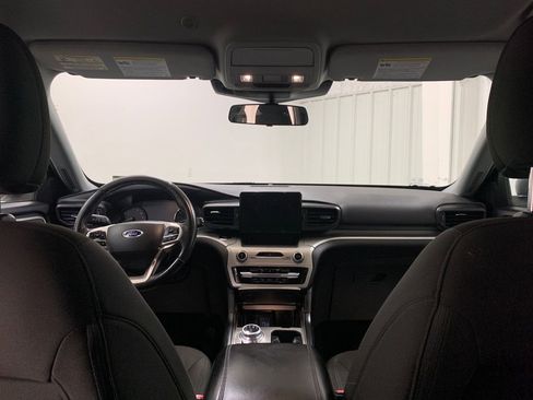 Used 2022 Ford Explorer XLT image 18