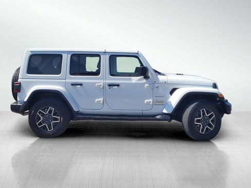 Used 2024 Jeep Wrangler Unlimited Sahara AWD/4WD image 3