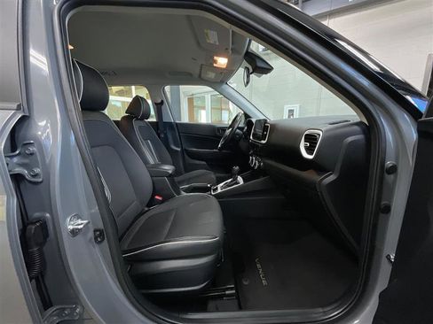 Used 2022 Hyundai Venue Limited FWD image 27