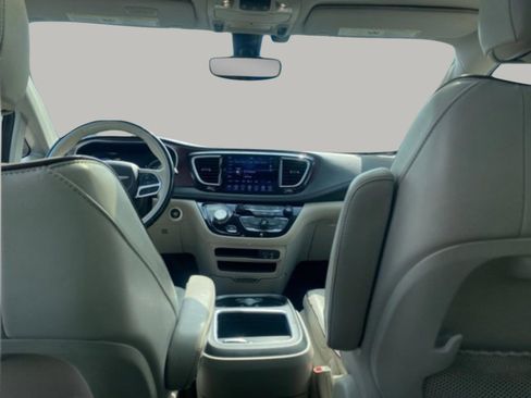 Used 2020 Chrysler Pacifica Limited image 29