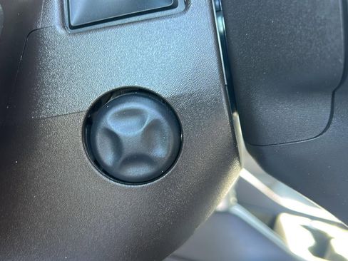 Used 2021 Chevrolet Suburban Z71 w/ Z71 Signature Package image 29