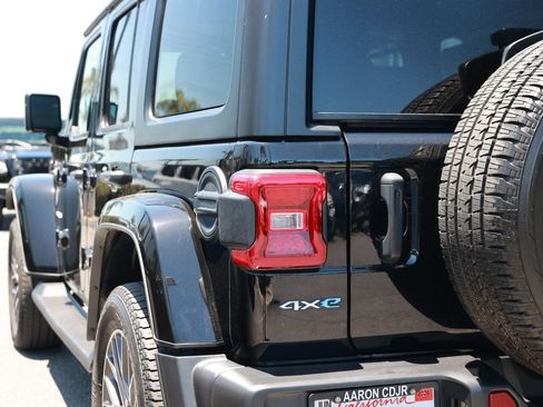 Used 2023 Jeep Wrangler Unlimited Sahara w/ Cold Weather Group AWD/4WD image 16